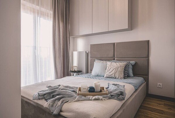 Iron/ironing board, free WiFi, bed sheets