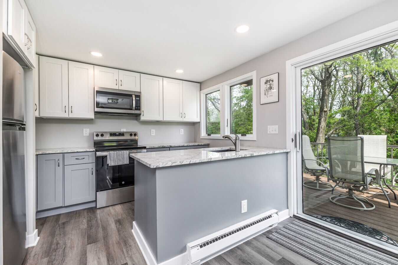 Geladeira, micro-ondas, fogão, cooktop