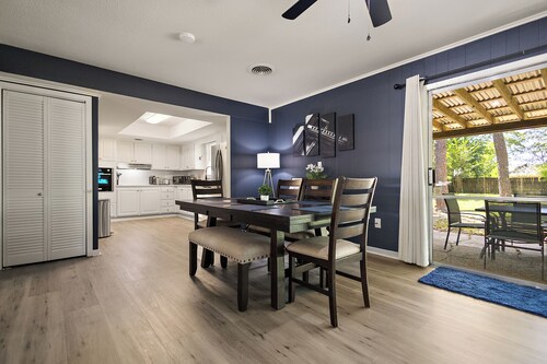 NEW - Moody BBQ Retreat w/Covered Patio