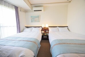 1 slaapkamer, een bureau, beddengoed