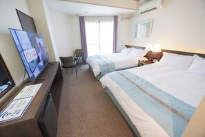 1 slaapkamer, een bureau, beddengoed