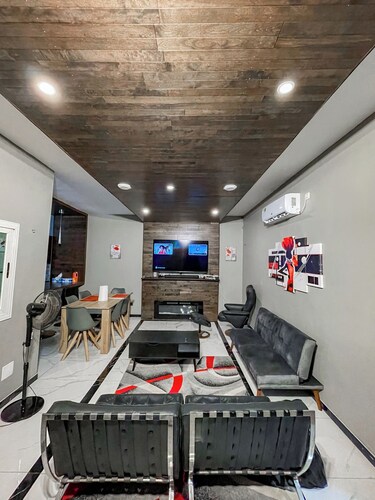 Charming 2-bedroom house with WiFi, AC in lovely Lomé