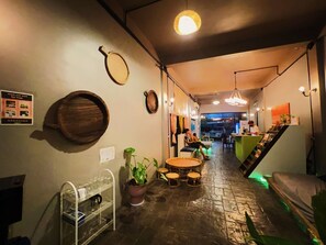 Reception - TT Premium Hostel Vientiane (Vientiane)