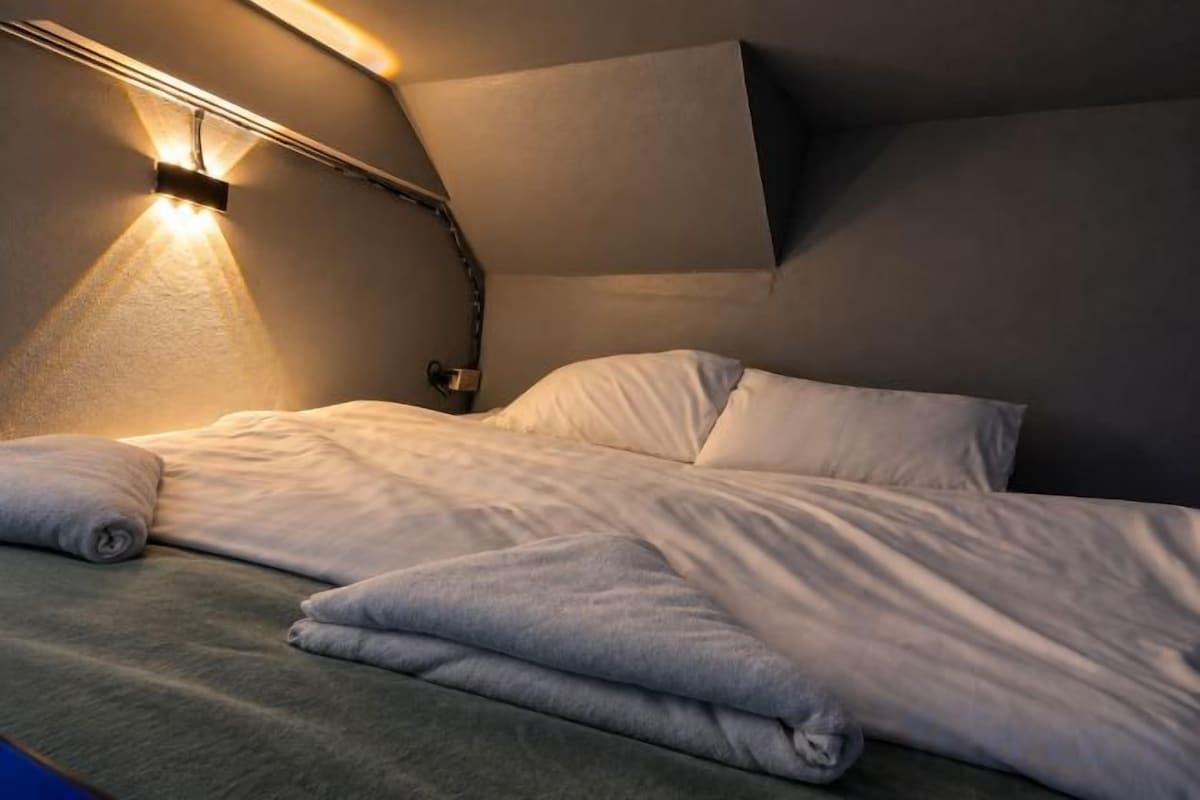 Premium bedding, free WiFi, bed sheets