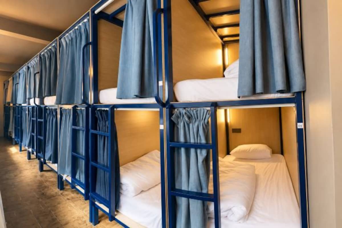 Premium bedding, WiFi (free), bed sheets