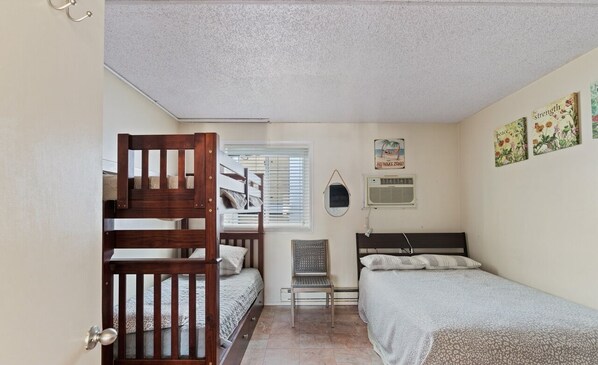 1 bedroom, WiFi, bed sheets