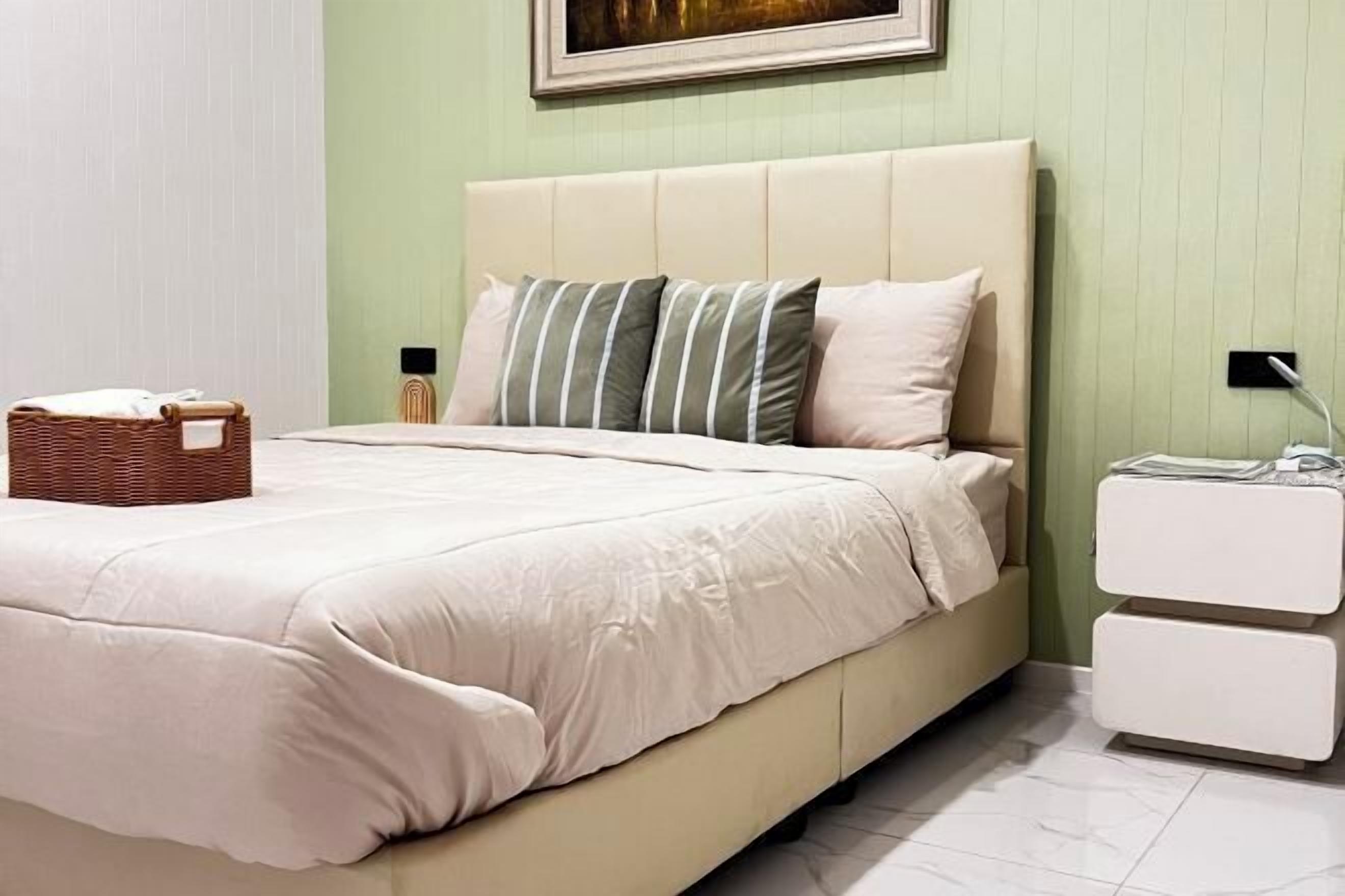 Lydisolert, wi-fi (inkludert) og sengetøy