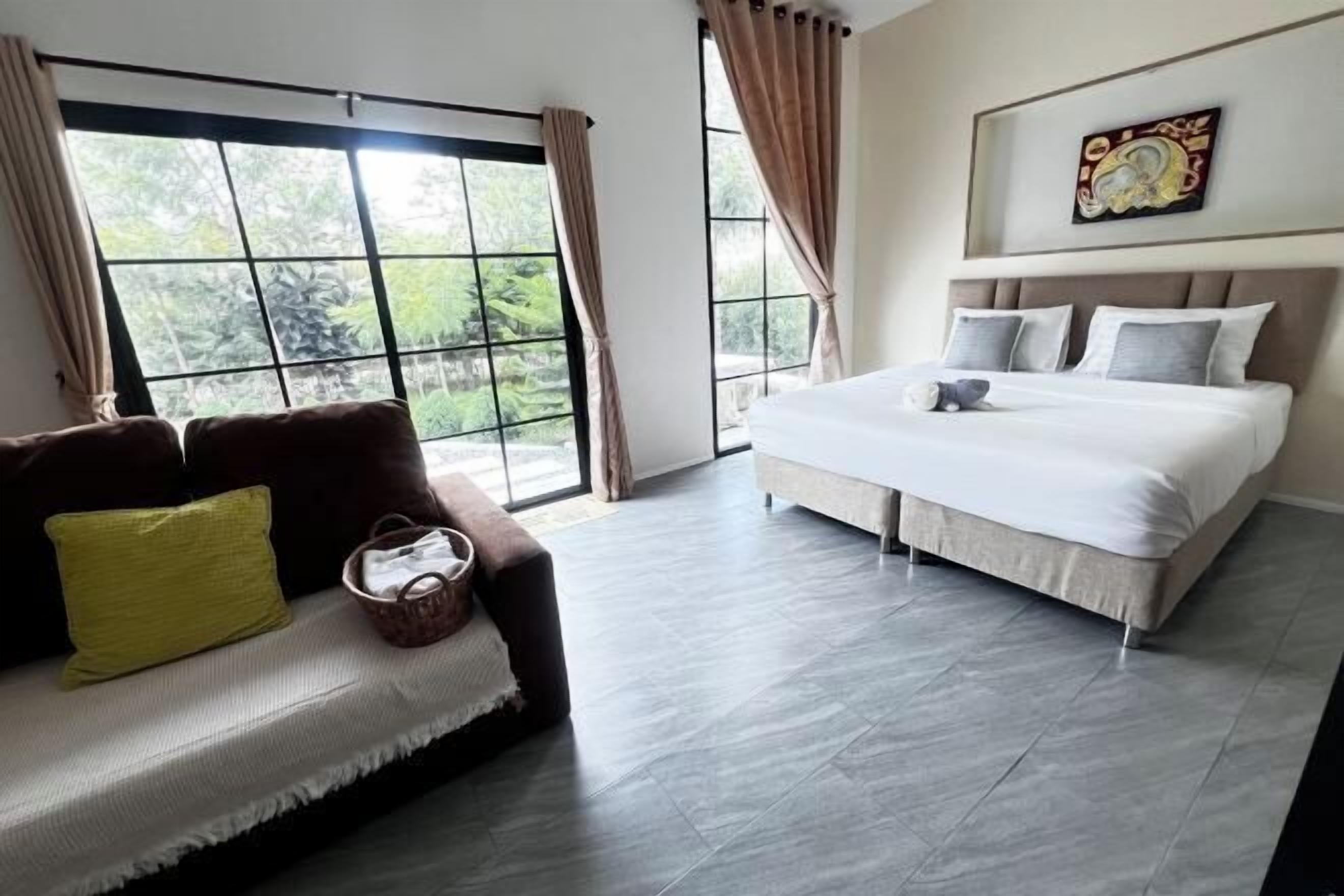 Free WiFi, bed sheets