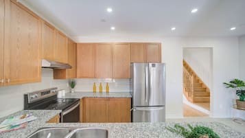 Microondas, horno y parrilla de estufa