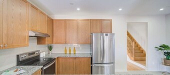 Entire Four bedroom house in Milton with Parking.