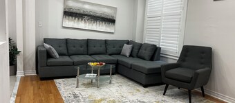 Entire Four bedroom house in Milton with Parking.