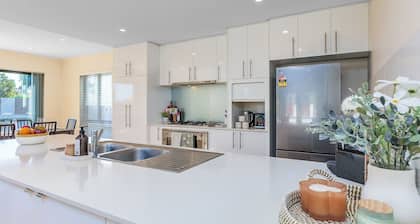 Family Haven | Long-Stay Approved | Full Amenities