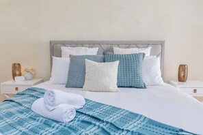 4 bedrooms, desk, iron/ironing board, travel cot