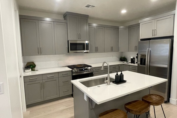 Micro-ondes, four, plaque de cuisson, lave-vaisselle