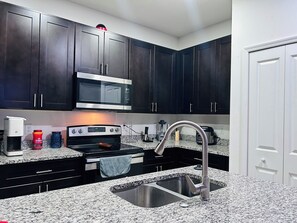 Micro-ondes, four, lave-vaisselle