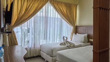 Standard Twin Room | Desk, free WiFi, bed sheets