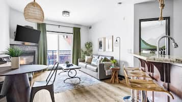 Smart TV y chimenea