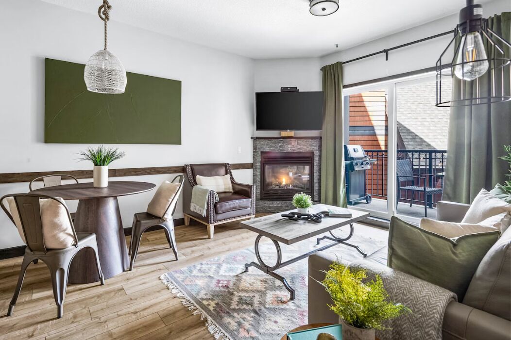 Een smart-tv en een open haard