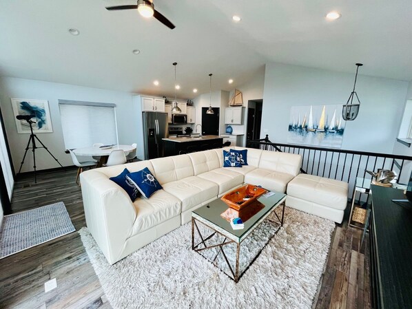 Smart TV, chimenea, videojuegos y reproductor de DVD 