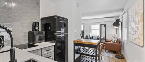 Fridge, microwave, dishwasher, coffee/tea maker