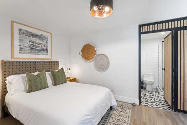 5 bedrooms, desk, iron/ironing board, travel cot