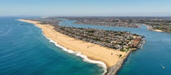 Luxe Balboa House! 5 Bedroom/5 Ensuite Bath! Peninsula Ferry Close!