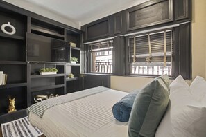 2 bedrooms, iron/ironing board, WiFi, bed sheets - The Gatsby Apartment at The Historic Mansfield Residence (New York)