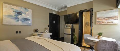 2 habitaciones, tabla de planchar con plancha, wifi y ropa de cama