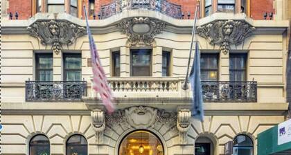 The Gatsby Apartment at The Historic Mansfield Residence