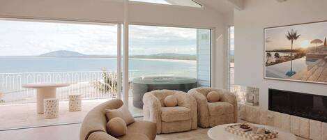 Fernseher, Kamin, Arbeitsbereiche