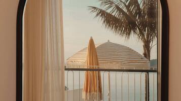 5 bedrooms, iron/ironing board, WiFi, bed sheets