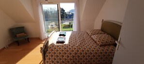 4 sovrum, strykjärn/strykbräda och sängkläder