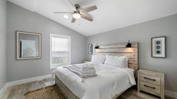 5 bedrooms, desk, iron/ironing board, travel crib