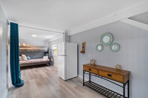 5 camere, una scrivania, ferro/asse da stiro, culla da viaggio