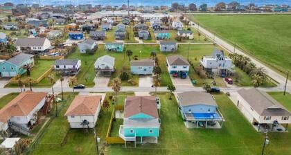Captain Hook - Spacious coastal haven, minutes from beach