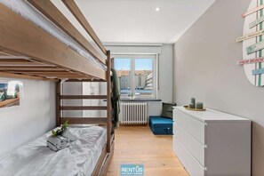 2 bedrooms, desk, travel cot, WiFi