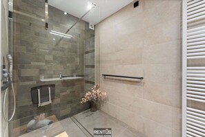 Shower, free toiletries, towels