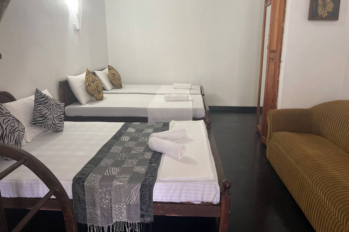 Chambre Familiale | Bureau, Wi-Fi gratuit