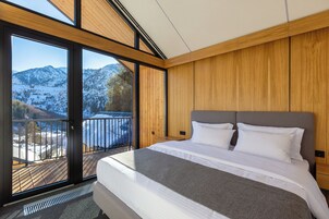 Deluxe Double or Twin Room, Mountain View | In-room safe, desk, laptop workspace, free WiFi