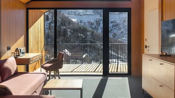豪華雙人或雙床房, 山景 | 房內夾萬、書桌、手提電腦工作空間、免費 Wi-Fi