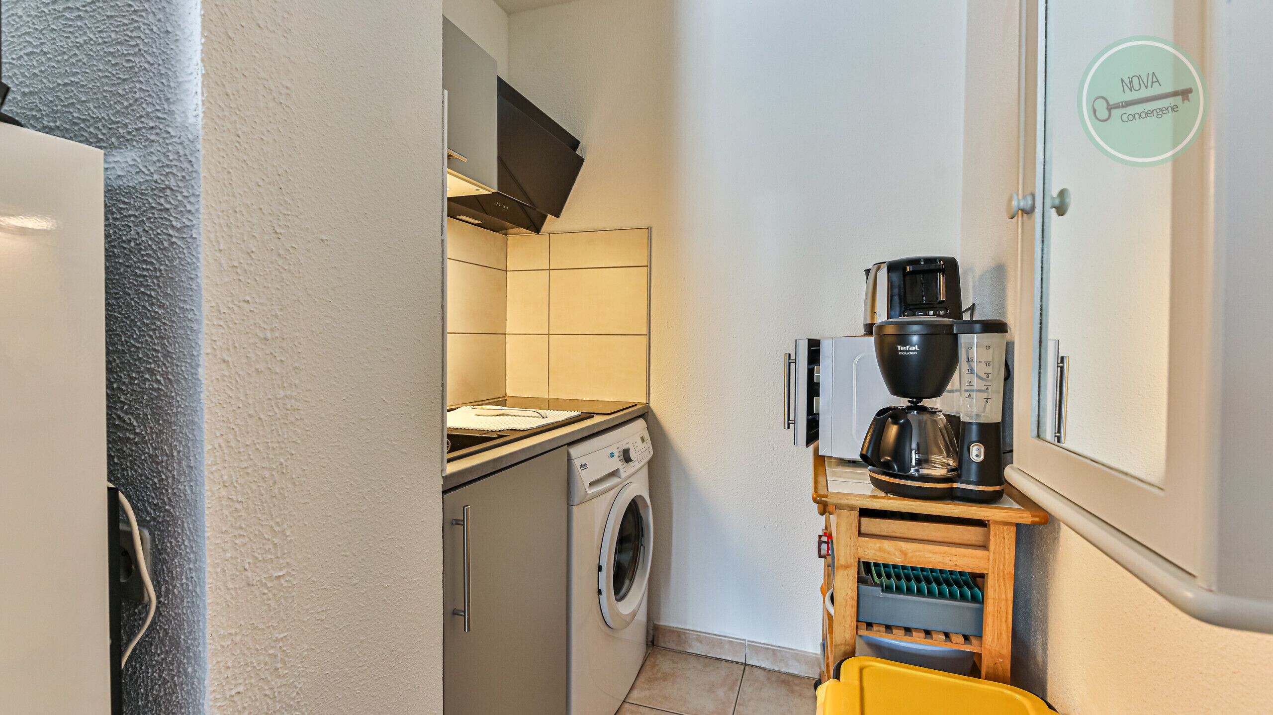 Réfrigérateur, micro-ondes, four, cafetière/bouilloire