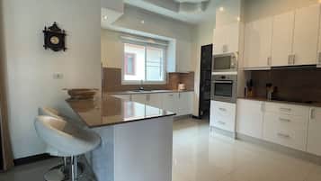 Microwave, oven, stovetop, dishwasher