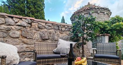 Cozy Chalet w/Fireplace & Patio, Cozy Chalet w/Fireplace & Patio