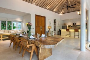 객실 내 식사 공간