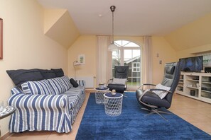 Living area - Vacation home Iljo in the fishing village of Greetsiel, Frisian coziness, 4 persons (Krummhörn)