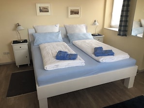 2 chambres, fer et planche à repasser, Wi-Fi, draps fournis