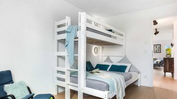 2 Schlafzimmer, Bügeleisen/Bügelbrett, Reisekinderbett, kostenloses WLAN