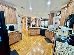 Fridge, microwave, oven, stovetop - Spacious & Pristine 5 Bedroom 4 Bath Home on 5 Acres (Trinity)