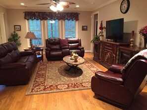 Smart TV, fireplace, DVD player, books
