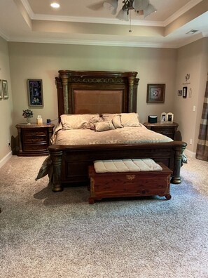 5 bedrooms, desk, iron/ironing board, free WiFi